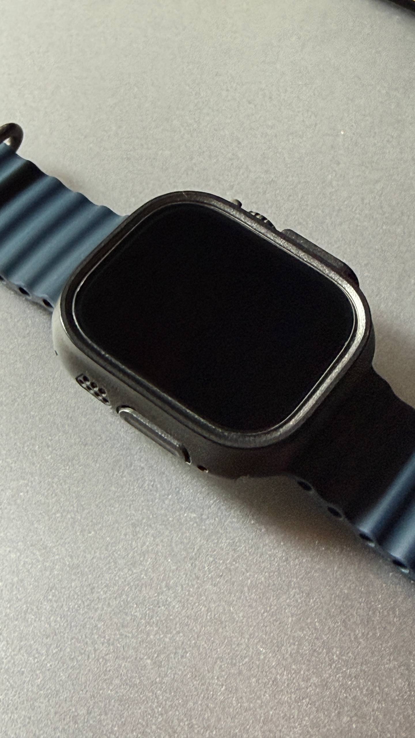 Apple Watch Ultra com Ringke Slim Case instalada